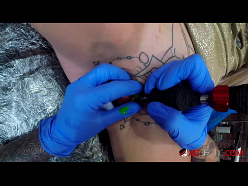 ❤️ tattooed ທີ່ສຸດ Hottie Sully Savage ໄດ້ຮັບ tattoo ສຸດ clitoris ຂອງນາງ ❤ ໜັງໂປ້ ທີ່ lo.xxxhdporn.ru ❤